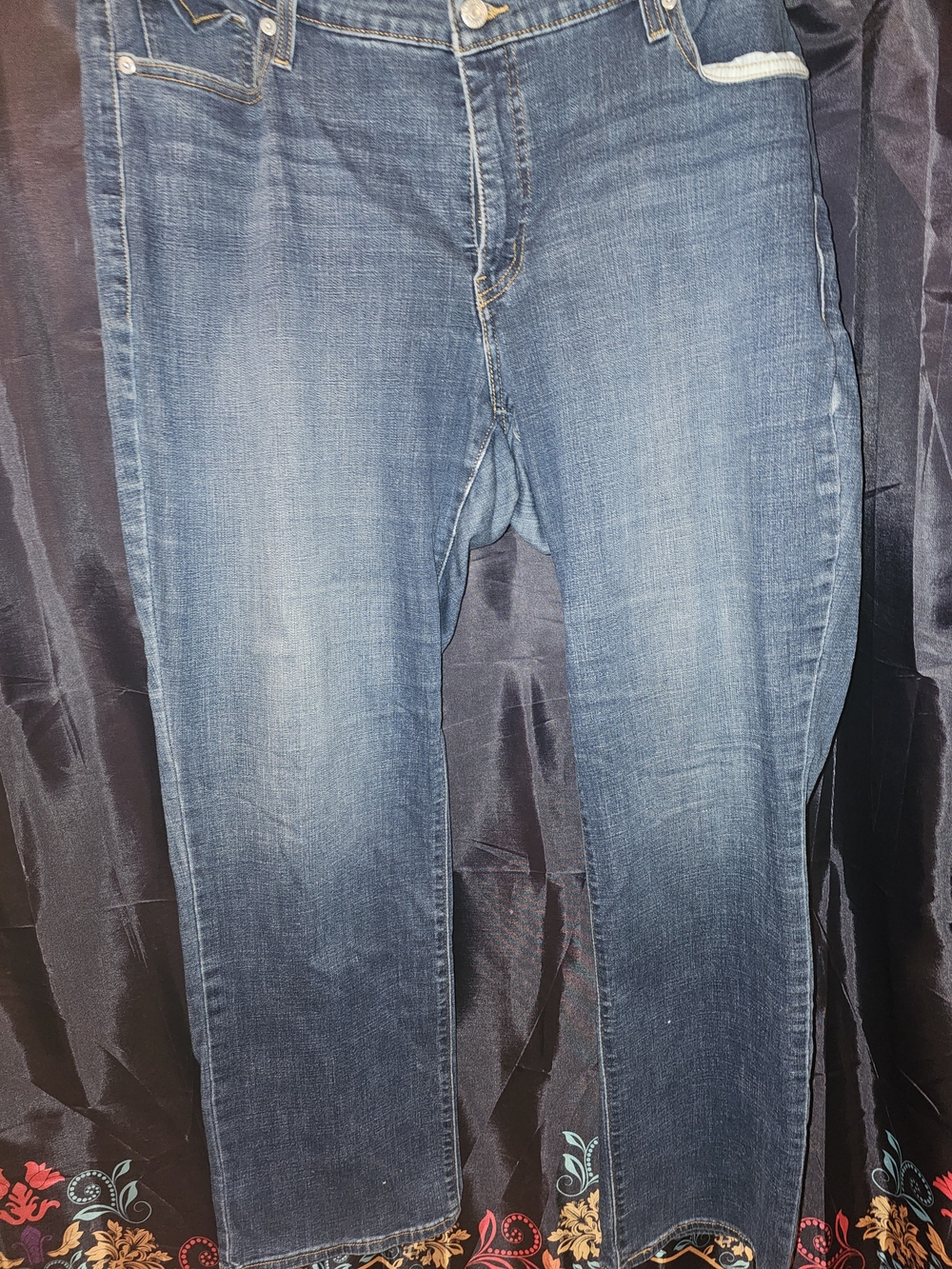 Levi's Women's Straight Leg Jeans in Light-Medium Blue Wash Size 22